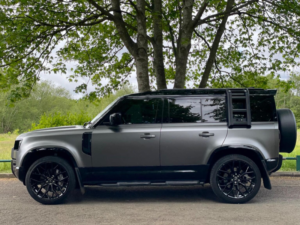 2023 Land Rover Defender 110 3.0 D250 Mhev X-Dynamic Se Auto 4WD Euro 6 (s/s) 5dr in Grey — image 4