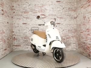 2020 Piaggio Vespa Gts 300 Super Abs in White — image 3