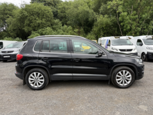 2015 Volkswagen Tiguan 2.0 Tdi Bluemotion Tech Match in Black — image 4