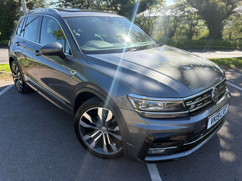 2019 Volkswagen Tiguan 2.0 Tdi R-Line in Grey — image 1