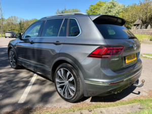 2019 Volkswagen Tiguan 2.0 Tdi R-Line in Grey — image 3