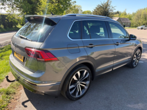 2019 Volkswagen Tiguan 2.0 Tdi R-Line in Grey — image 4