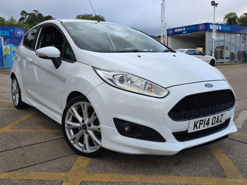 2014 Ford Fiesta 1.0t Ecoboost Zetec S Euro 5 (s/s) 3dr in White — image 1
