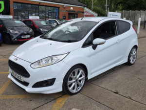 2014 Ford Fiesta 1.0t Ecoboost Zetec S Euro 5 (s/s) 3dr in White — image 2