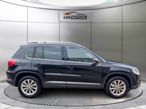 2014 Volkswagen Tiguan 1.4 Tsi Bluemotion Tech Moda DSG 2WD Euro 5 (s/s) 5dr in Black — image 5