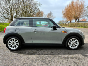 2017 MINI Hatch 1.5 Cooper Hatchback 3dr Petrol Manual Euro 6 (s/s) (136 Ps) in Grey — image 2