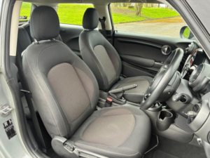 2017 MINI Hatch 1.5 Cooper Hatchback 3dr Petrol Manual Euro 6 (s/s) (136 Ps) in Grey — image 4