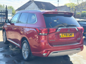 2018 Mitsubishi Outlander 2.4h Twinmotor 13.8kwh 4h CVT 4WD Euro 6 (s/s) 5dr in Red — image 5