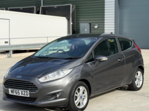 2015 Ford Fiesta 1.25 Zetec Euro 6 3dr in Grey — image 4