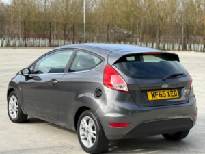 2015 Ford Fiesta 1.25 Zetec Euro 6 3dr in Grey — image 6