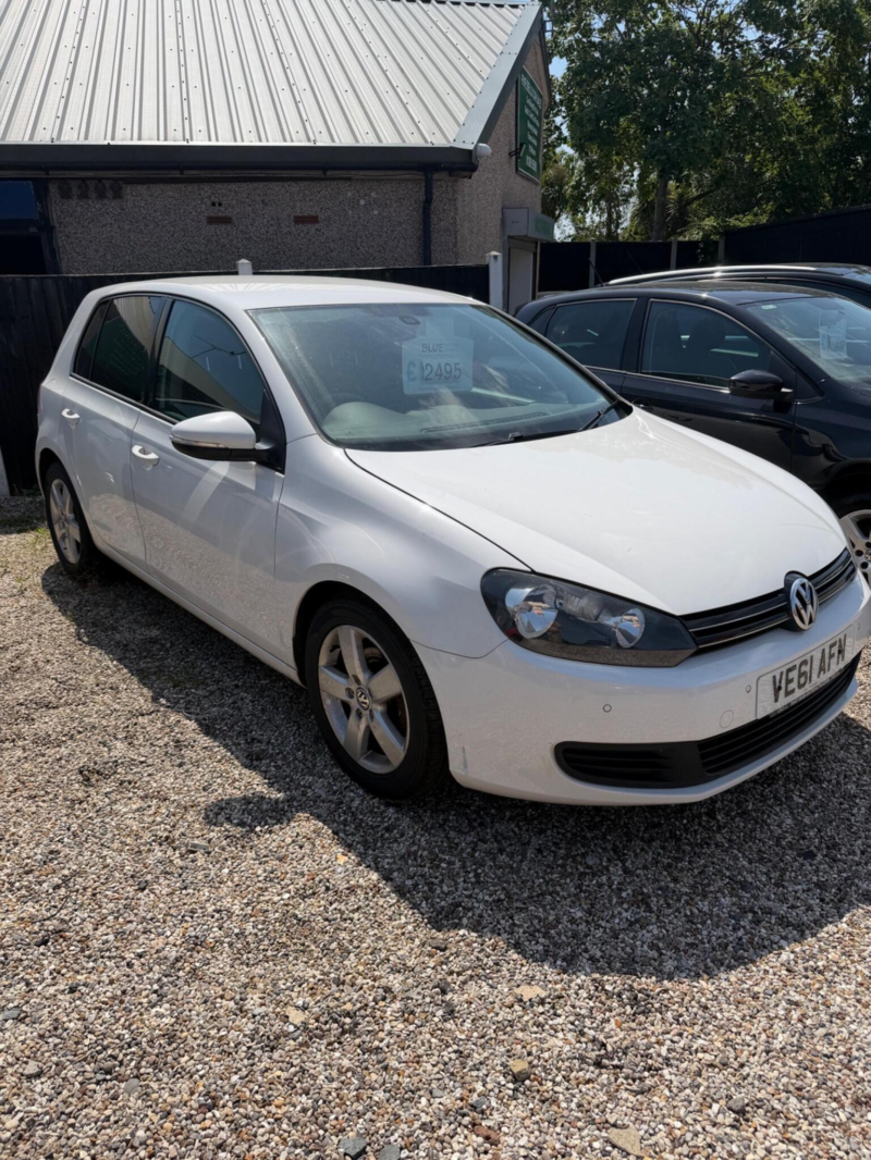 2011 Volkswagen Golf 1.6 Tdi Match Euro 5 5dr in White — image 1
