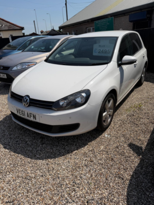 2011 Volkswagen Golf 1.6 Tdi Match Euro 5 5dr in White — image 2