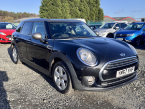 2017 MINI Clubman 2.0 Clubman Cooper D in Black — image 6