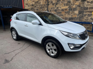 2013 Kia Sportage 1.7 Crdi Ecodynamics 2 2WD Euro 5 (s/s) 5dr in White — image 1