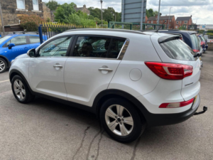 2013 Kia Sportage 1.7 Crdi Ecodynamics 2 2WD Euro 5 (s/s) 5dr in White — image 4
