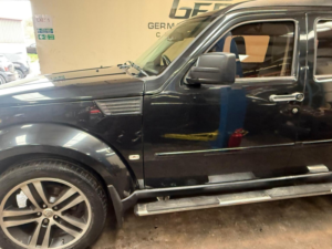 2009 Dodge Nitro 2.8 Crd Sxt 5dr in Black — image 2