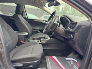 2018 Ford Focus 1.0t Ecoboost Titanium Euro 6 (s/s) 5dr in Grey — image 4