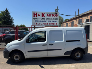 2011 Renault Kangoo Maxi 1.5 Ll21 Dci Crew Van Cab Fwd L3 H1 4dr in White — image 2