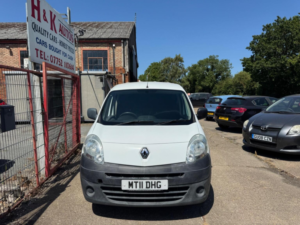 2011 Renault Kangoo Maxi 1.5 Ll21 Dci Crew Van Cab Fwd L3 H1 4dr in White — image 4