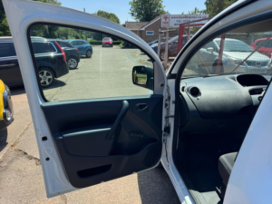 2011 Renault Kangoo Maxi 1.5 Ll21 Dci Crew Van Cab Fwd L3 H1 4dr in White — image 5