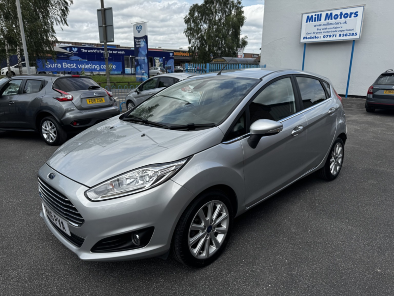 2016 Ford Fiesta 1.0 T Ecoboost Titanium in Silver — image 1