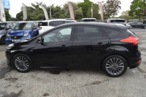 2017 Ford Focus 1.0 T Ecoboost St-Line in Black — image 5