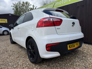 2016 Kia Rio 1.3 Sr7 in White — image 4