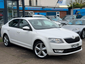 2013 Skoda Octavia 1.6 Tdi Se Euro 5 (s/s) 5dr in White — image 1