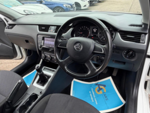 2013 Skoda Octavia 1.6 Tdi Se Euro 5 (s/s) 5dr in White — image 3