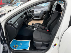 2013 Skoda Octavia 1.6 Tdi Se Euro 5 (s/s) 5dr in White — image 4