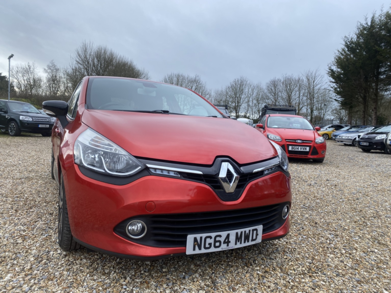 2015 Renault Clio 1.5 Dynamique S Medianav Dci 90 Stop & Start in Red — image 1