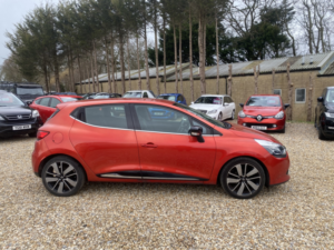 2015 Renault Clio 1.5 Dynamique S Medianav Dci 90 Stop & Start in Red — image 2
