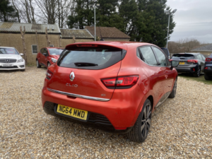 2015 Renault Clio 1.5 Dynamique S Medianav Dci 90 Stop & Start in Red — image 3