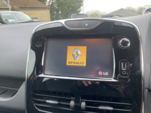 2015 Renault Clio 1.5 Dynamique S Medianav Dci 90 Stop & Start in Red — image 5