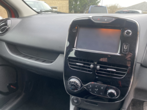 2015 Renault Clio 1.5 Dynamique S Medianav Dci 90 Stop & Start in Red — image 6