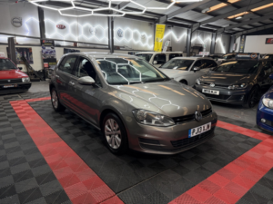 2013 Volkswagen Golf 1.6 Tdi Bluemotion Tech Se in Grey — image 4