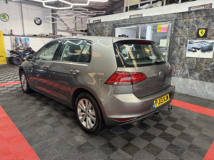 2013 Volkswagen Golf 1.6 Tdi Bluemotion Tech Se in Grey — image 5