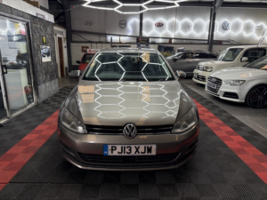 2013 Volkswagen Golf 1.6 Tdi Bluemotion Tech Se in Grey — image 6