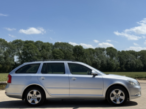 2010 Skoda Octavia 1.8 Tsi Elegance in Silver — image 2