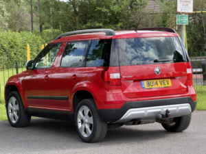 2014 Skoda Yeti 2.0 Tdi Se in Red — image 4