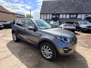 2017 Land Rover Discovery Sport Td4 Se Tech in Grey — image 6