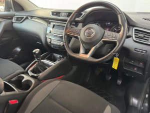 2018 Nissan Qashqai 1.2 Dig-T Acenta Euro 6 (s/s) 5dr in Black — image 3