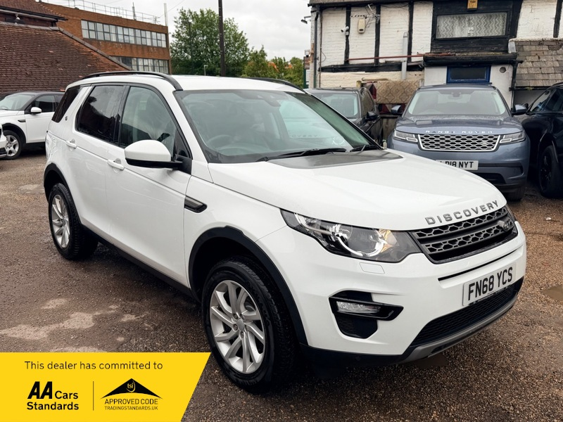 2018 Land Rover Discovery Sport Td4 Se Tech in White — image 1