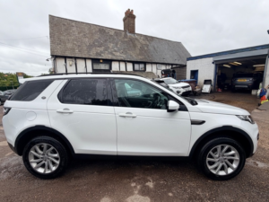 2018 Land Rover Discovery Sport Td4 Se Tech in White — image 2