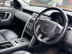 2018 Land Rover Discovery Sport Td4 Se Tech in White — image 3