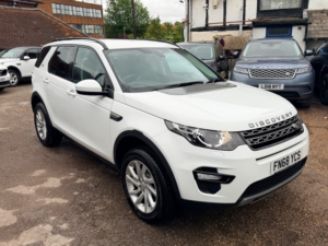 2018 Land Rover Discovery Sport Td4 Se Tech in White — image 4