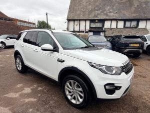 2018 Land Rover Discovery Sport Td4 Se Tech in White — image 5