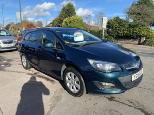 2015 Vauxhall Astra 1.6 Design Cdti Ecoflex Ss Tourer Estate**£20 Road Tax** in Green — image 2