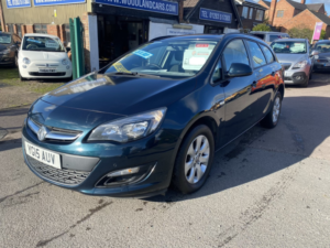 2015 Vauxhall Astra 1.6 Design Cdti Ecoflex Ss Tourer Estate**£20 Road Tax** in Green — image 4