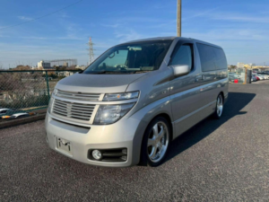 2002 Nissan Elgrand 3.5 Highway Star 4WD 5dr 8 Seats in Silver — image 4